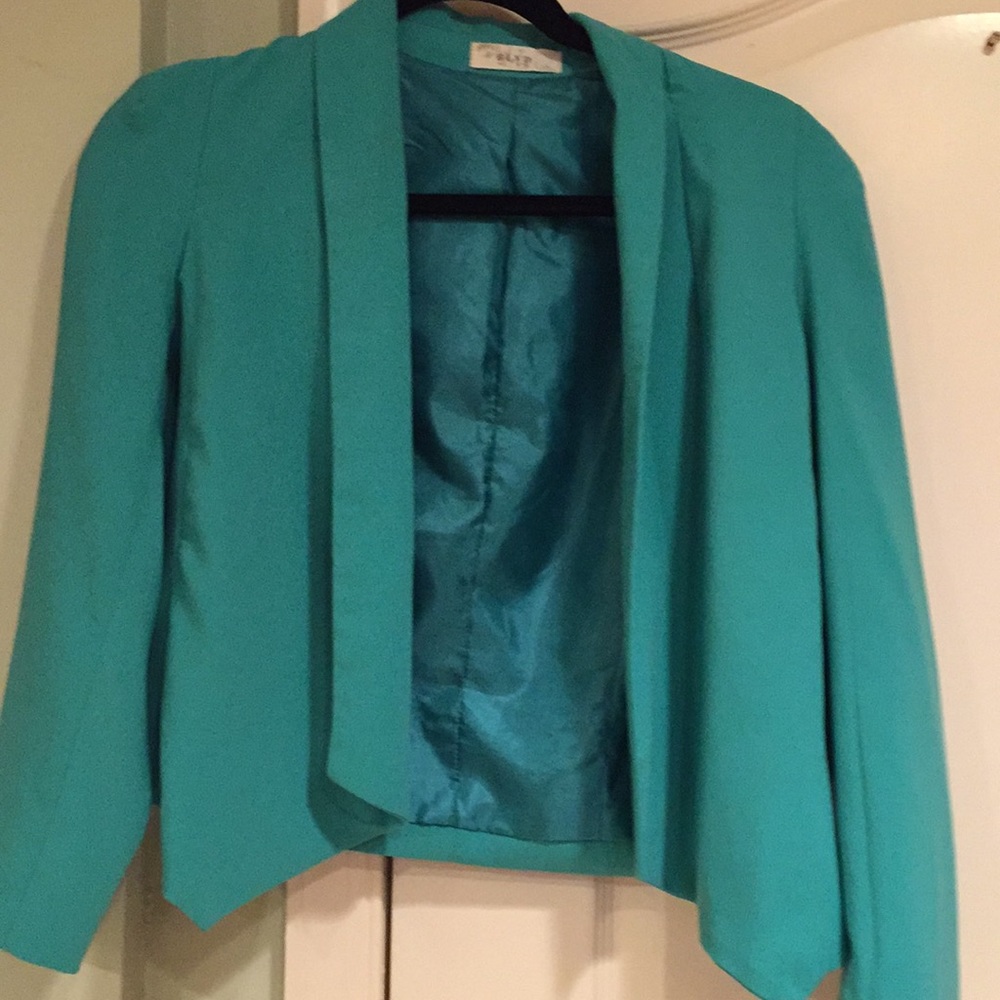 Stylish short blazer